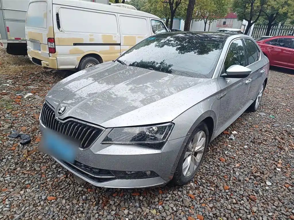 SKODA SUPERB 2016
