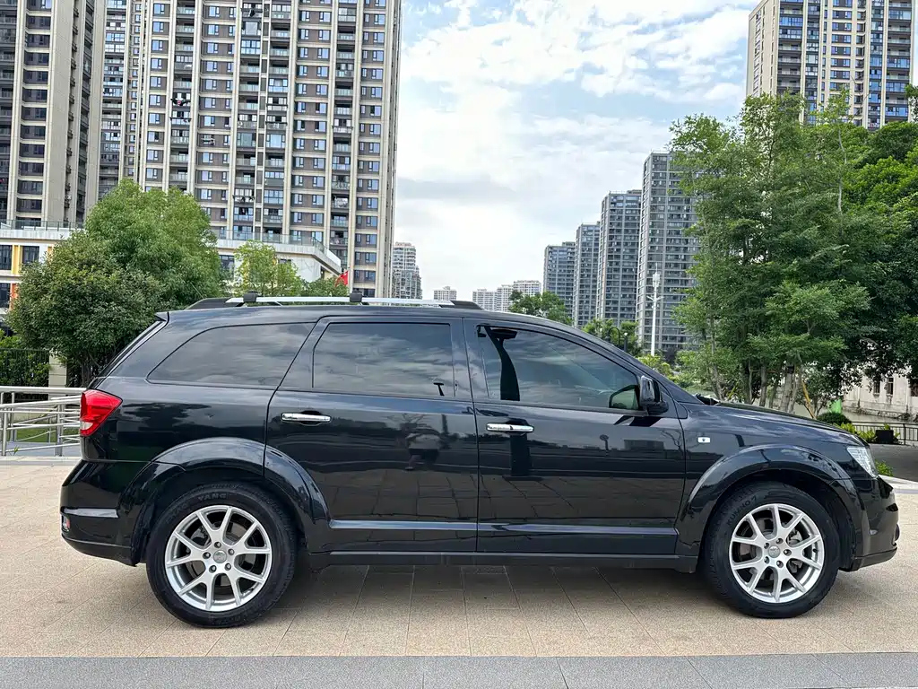 DODGE JCUV 2014