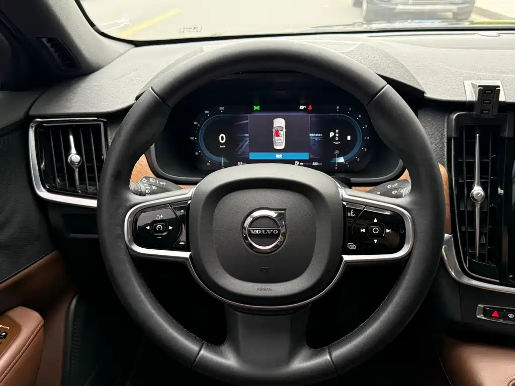 VOLVO S90 2023