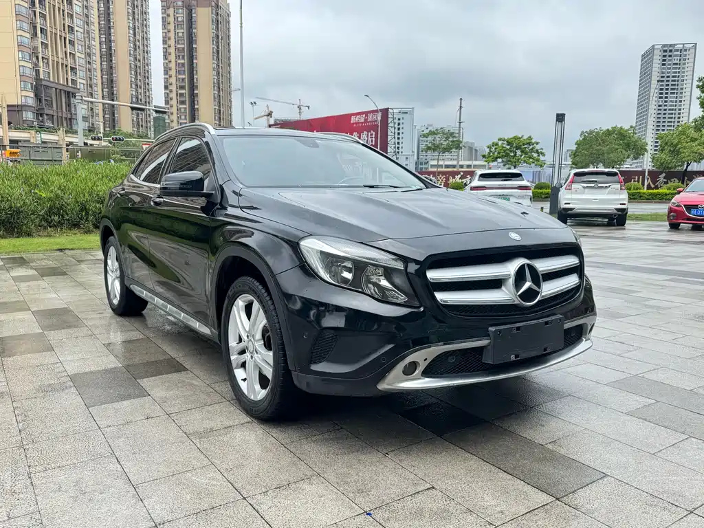 MERCEDES BENZ GLA 2015