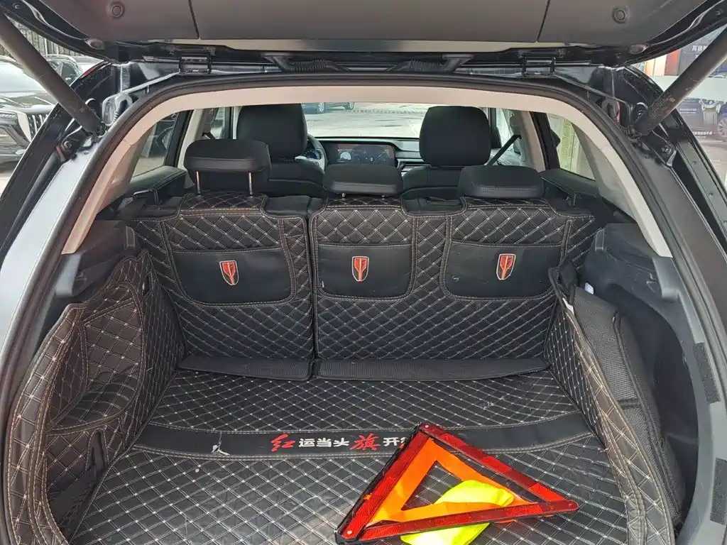 HONGQI HS5 2023