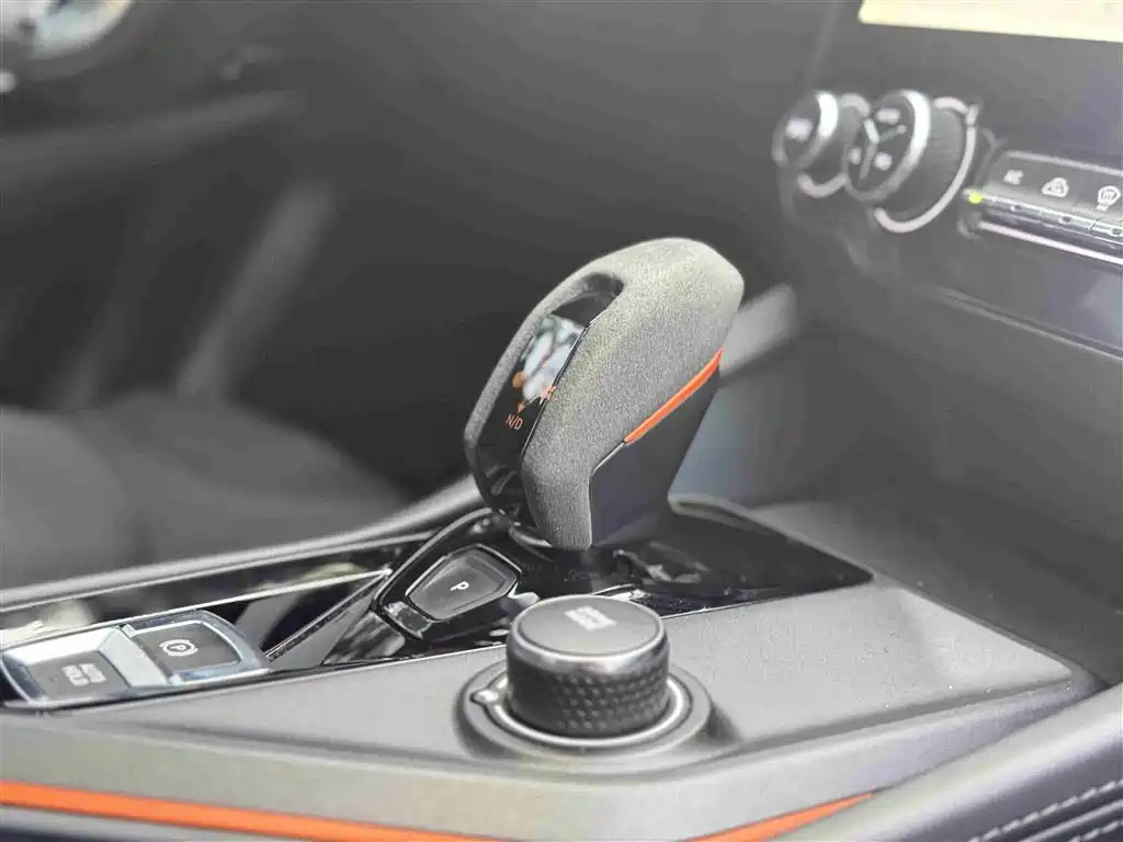 LYNK&CO 02 HATCHBACK 2021