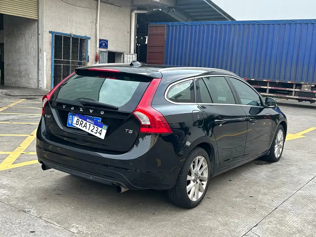 VOLVO V60 2013