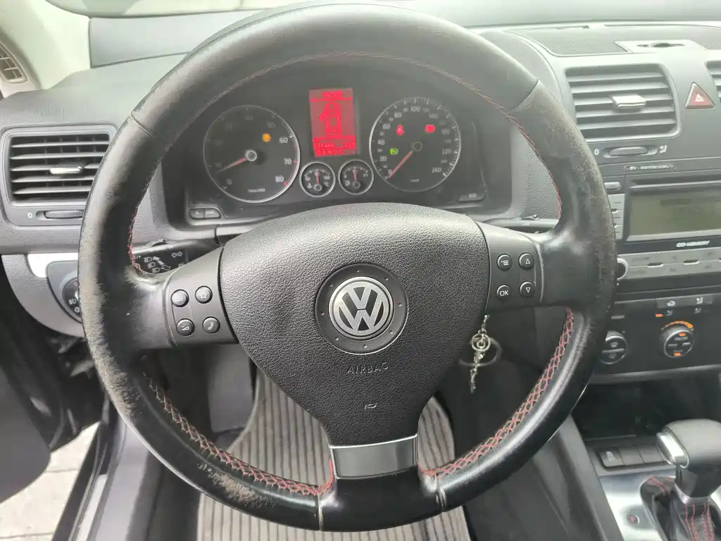 VOLKSWAGEN SAGITAR 2010