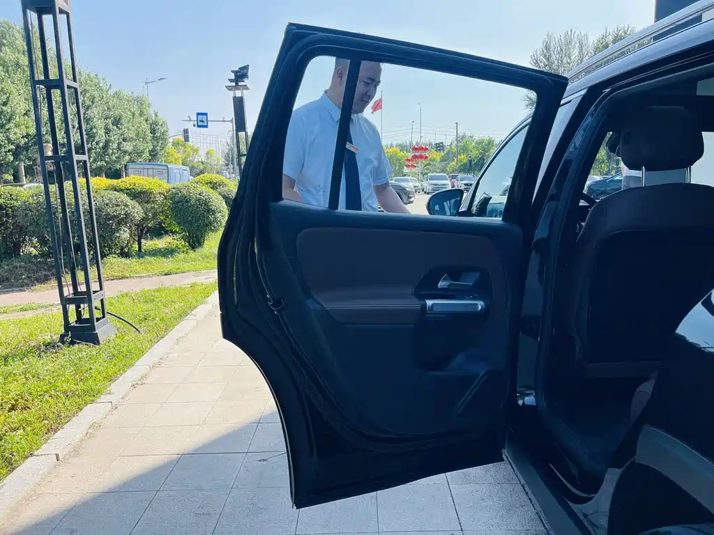MERCEDES BENZ GLB 2024