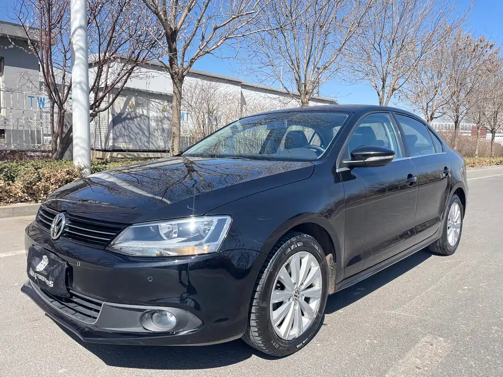 VOLKSWAGEN SAGITAR 2015