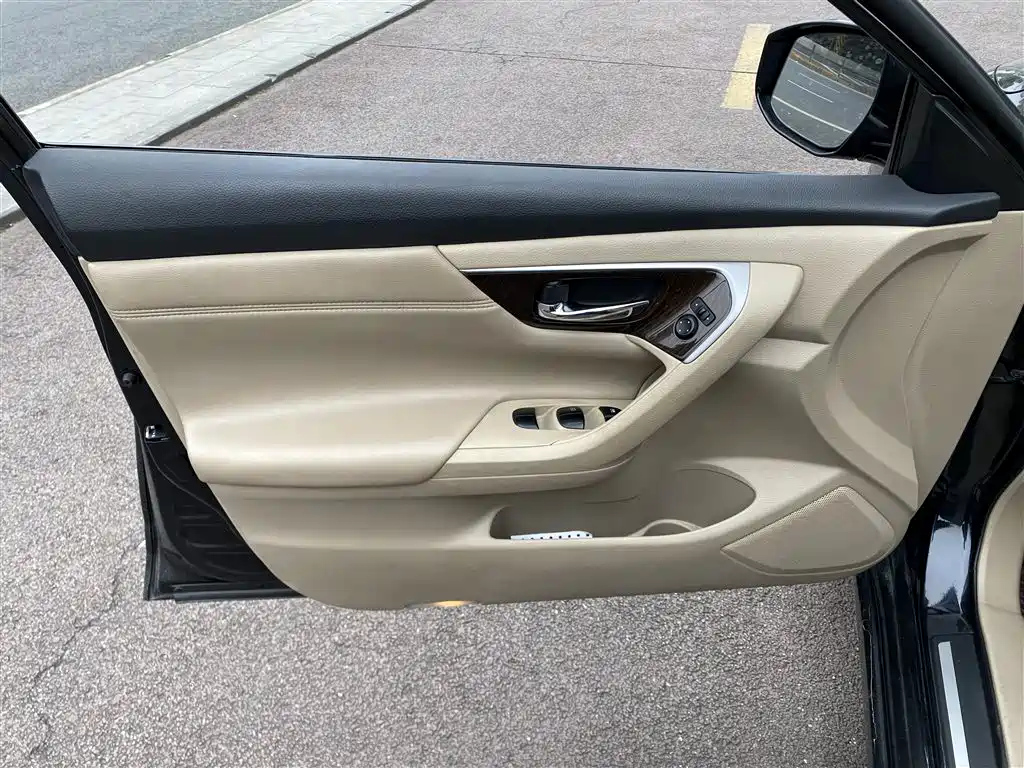 NISSAN TEANA 2015
