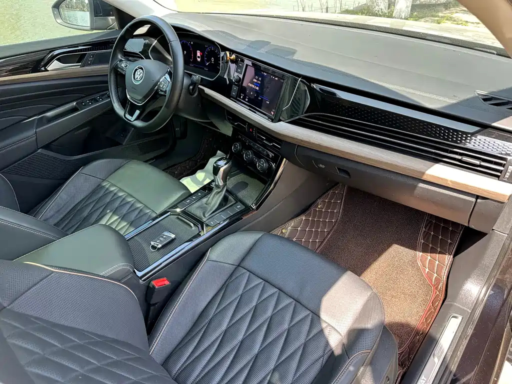 VOLKSWAGEN PASSAT 2020