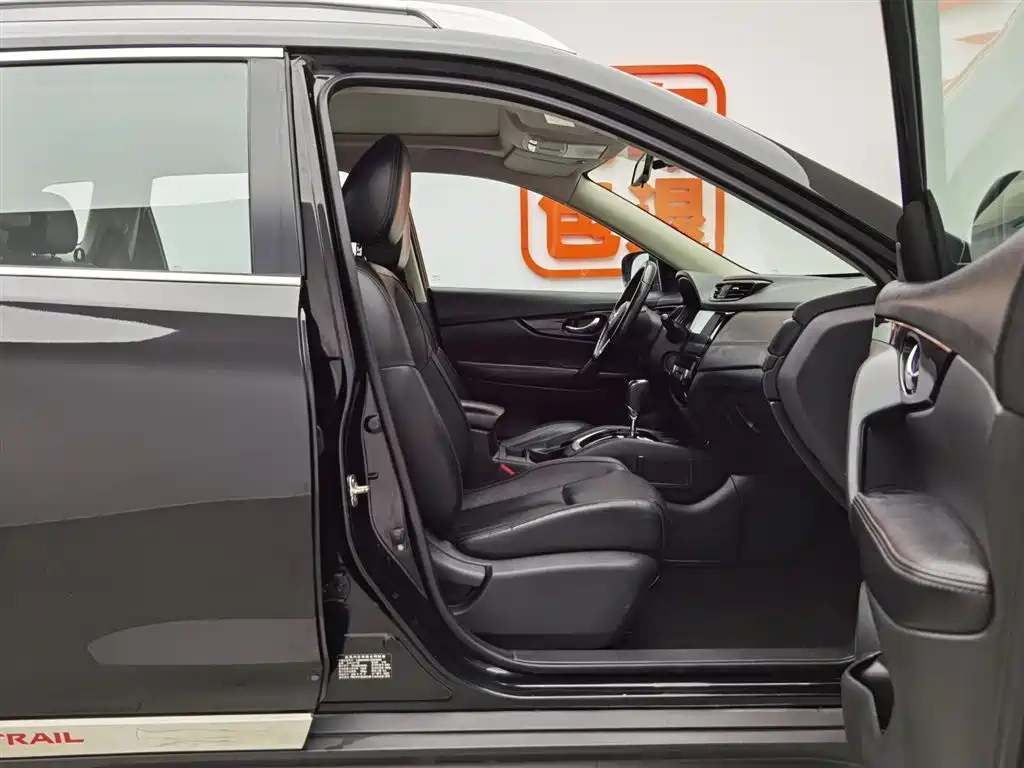 NISSAN X-TRAIL 2018