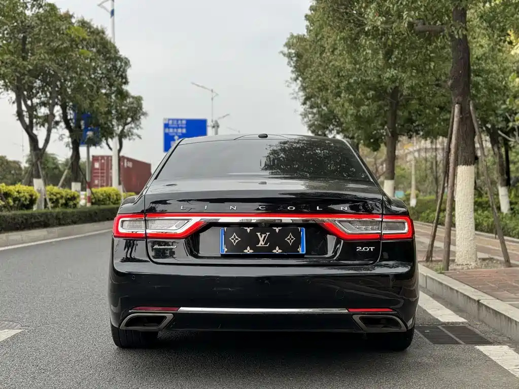 LINCOLN CONTINENTAL 2017