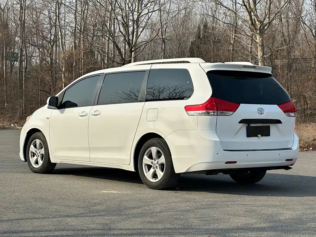 TOYOTA SIENNA 2014