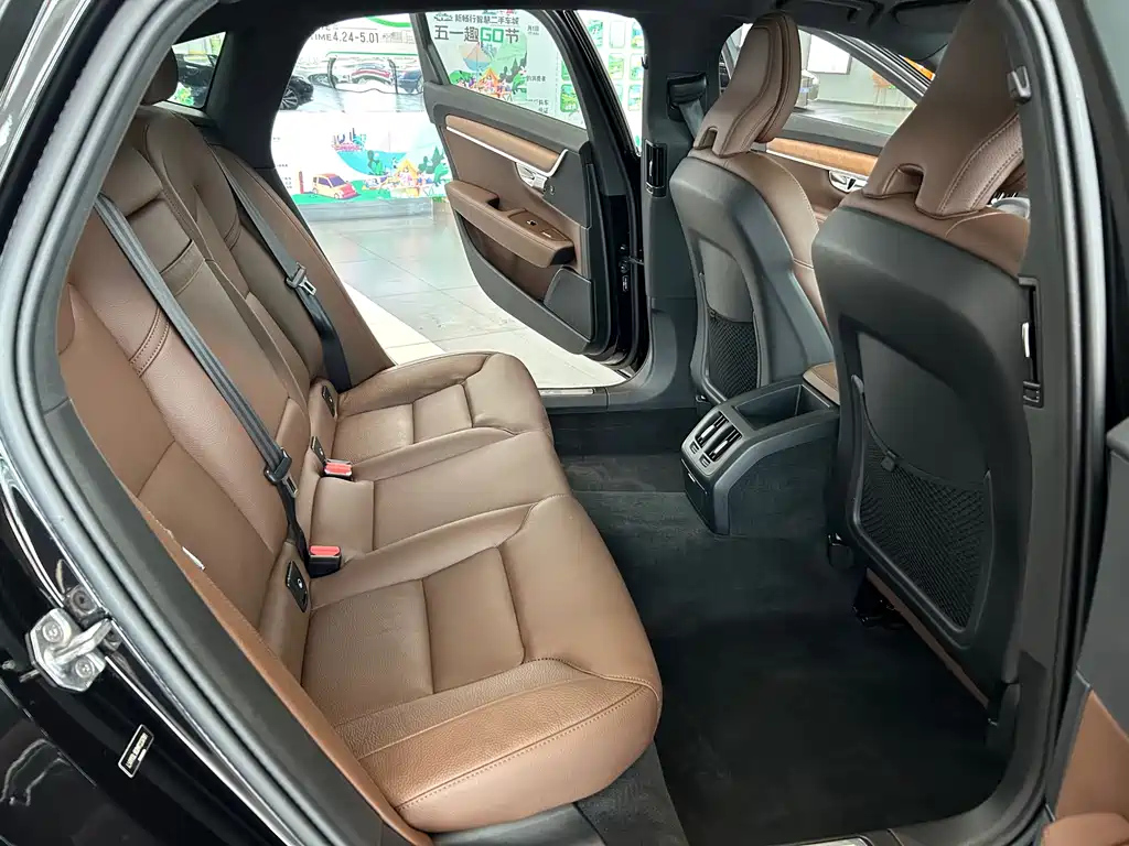 VOLVO S90 2021