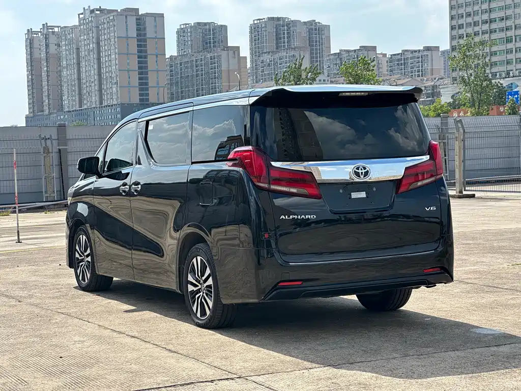 TOYOTA ALPHARD 2018