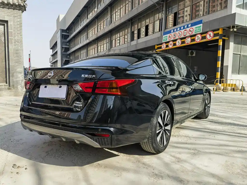 NISSAN TEANA 2020