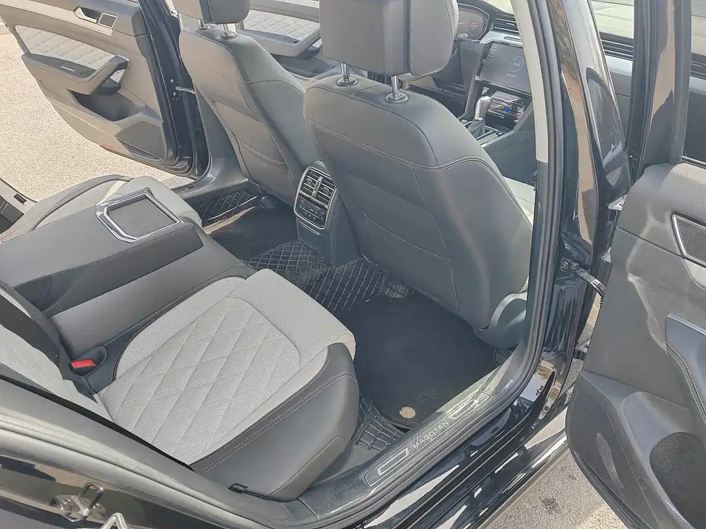 VOLKSWAGEN MAGOTAN 2023