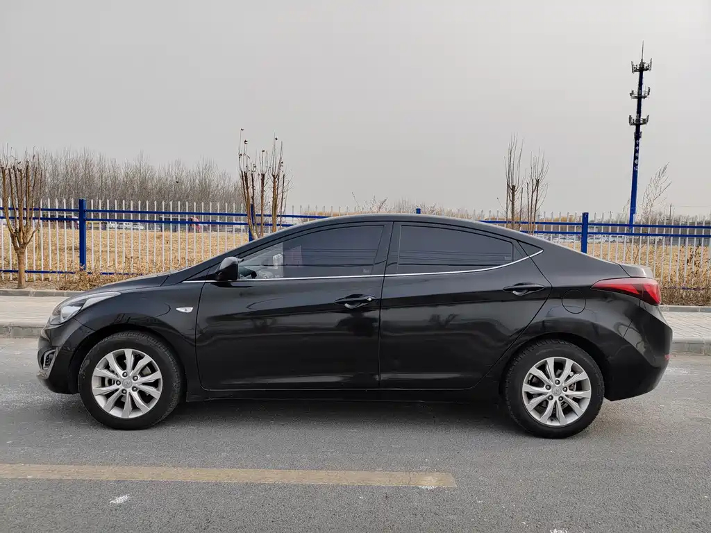 HYUNDAI ELANTRA 2017