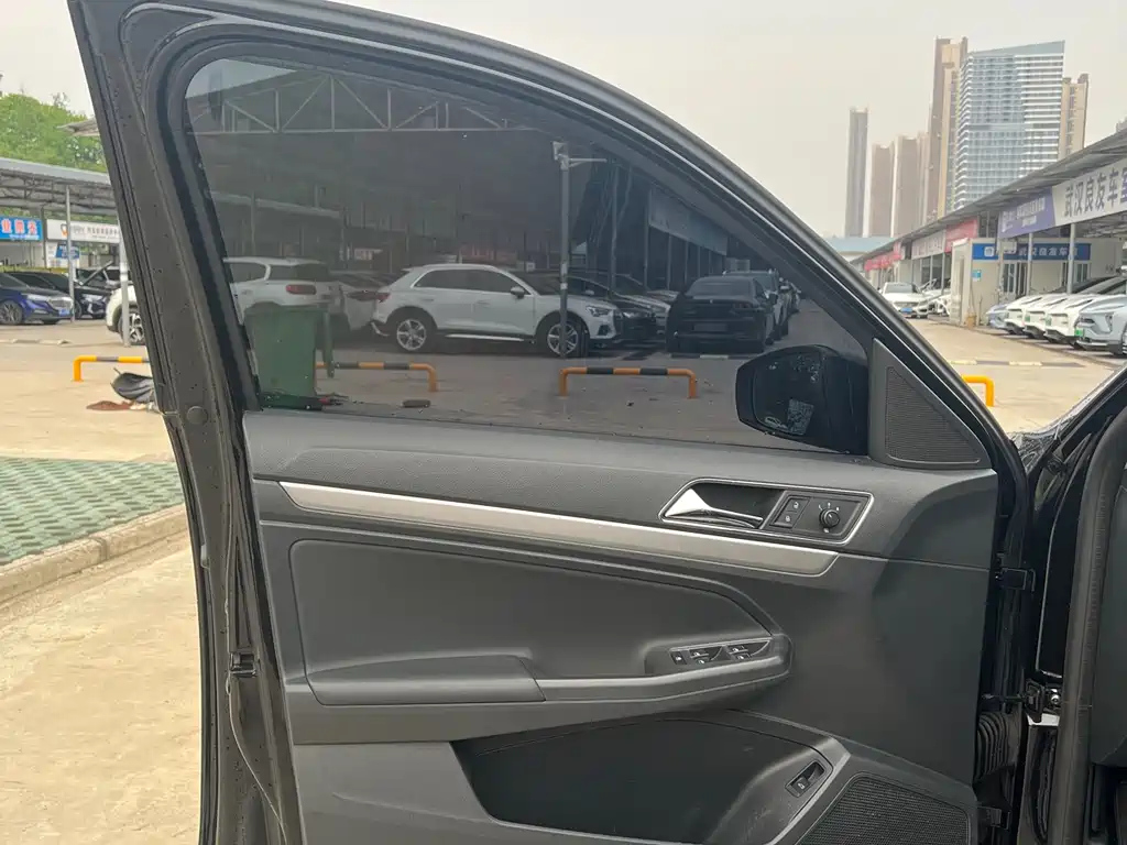 VOLKSWAGEN LAVIDA 2016