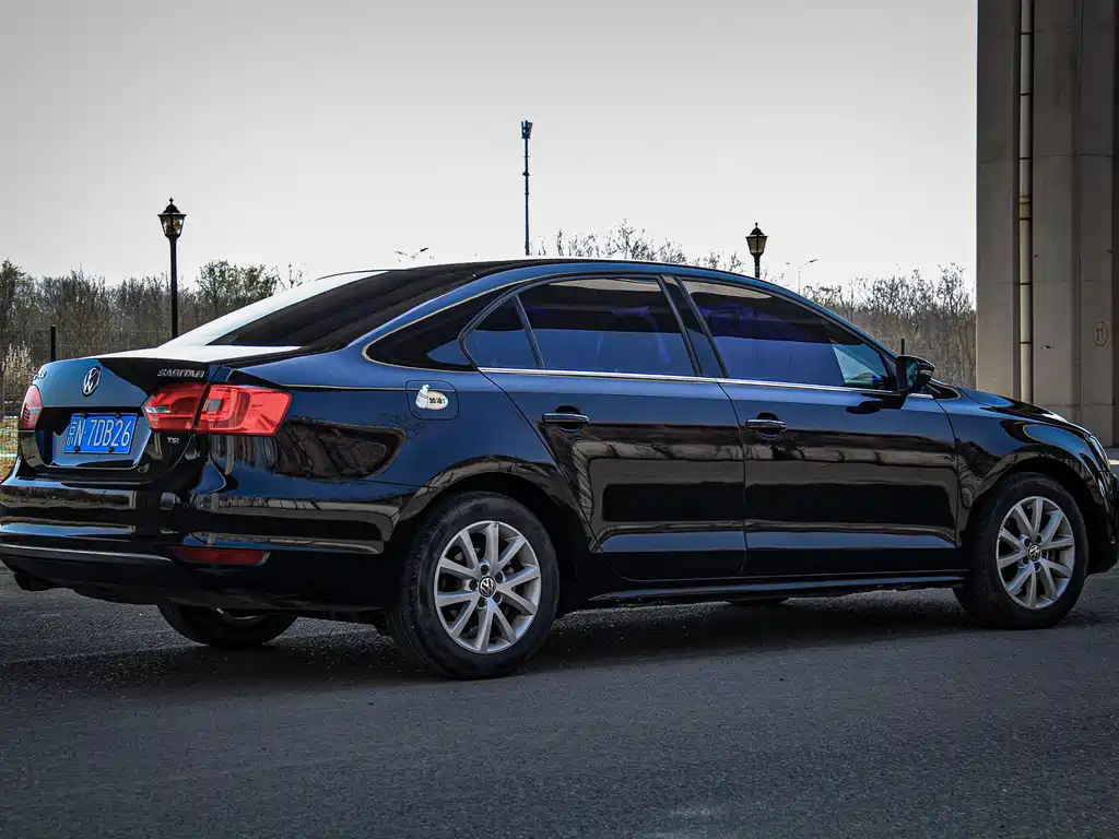 VOLKSWAGEN SAGITAR 2013