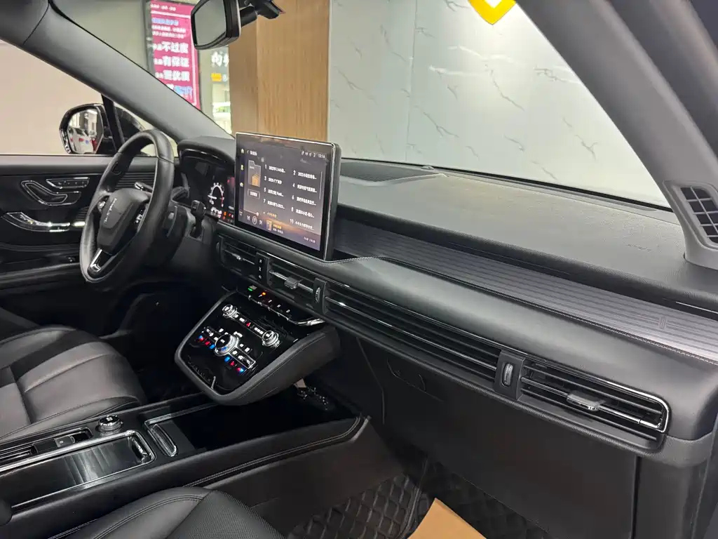 LINCOLN ADVENTURER 2020