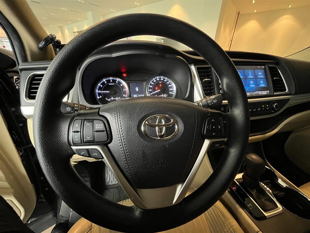 TOYOTA HIGHLANDER 2020
