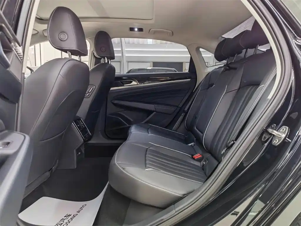 VOLKSWAGEN PASSAT 2023