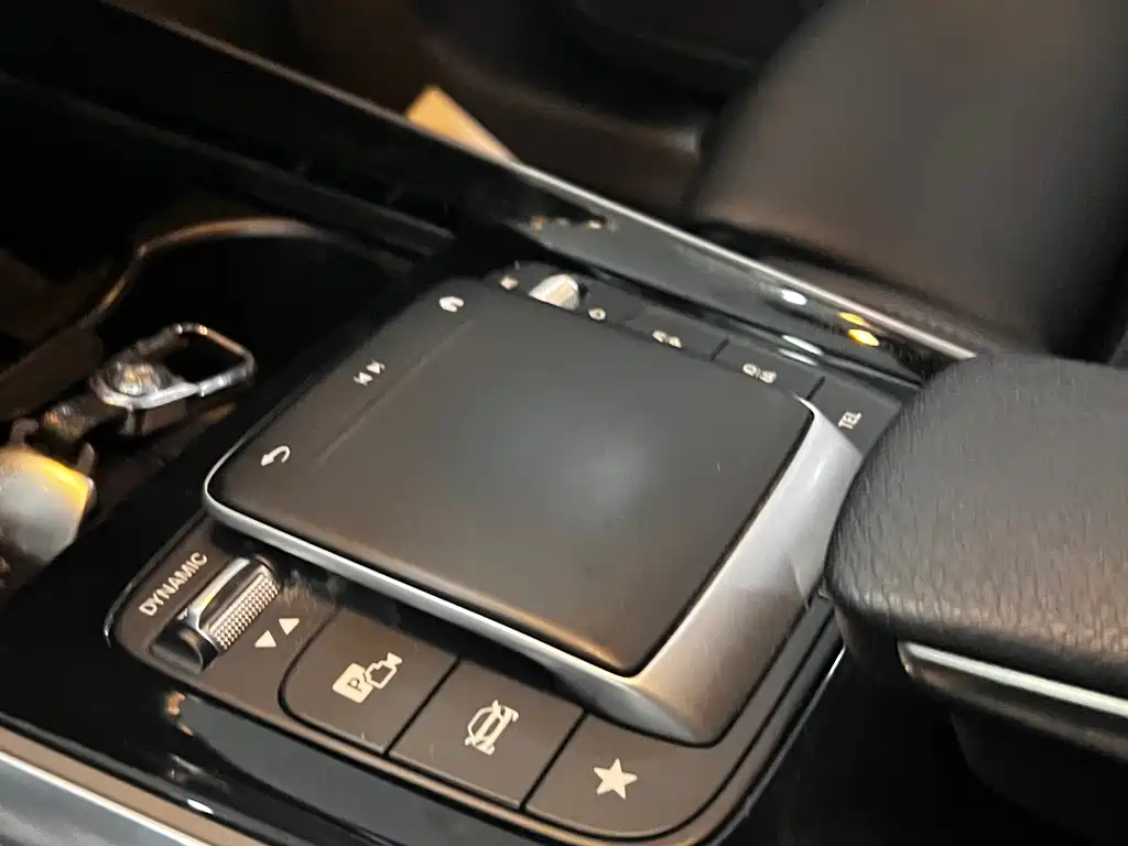 MERCEDES BENZ GLB 2021
