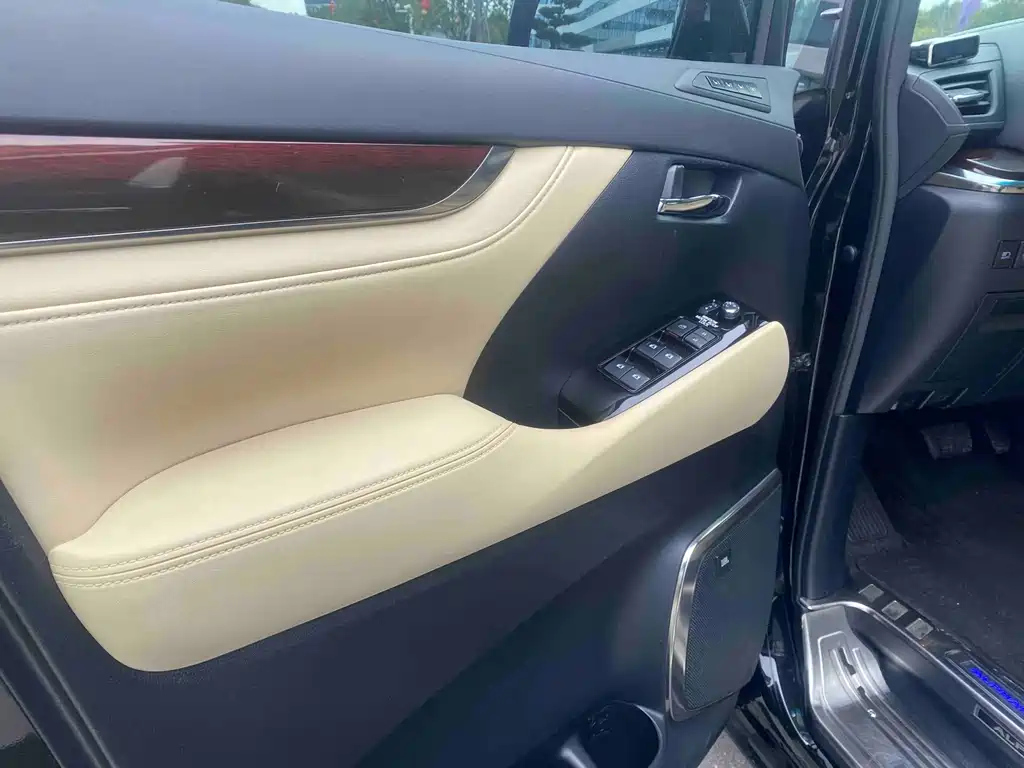 TOYOTA ALPHARD 2018