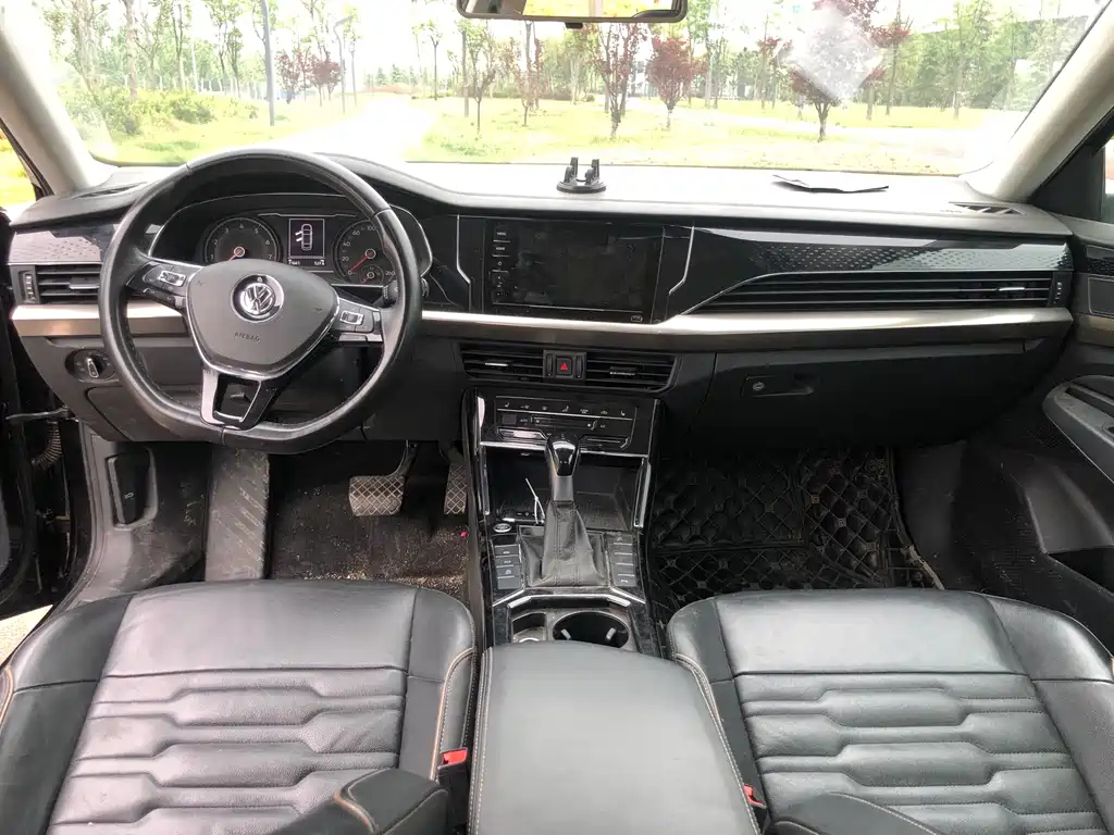 VOLKSWAGEN PASSAT 2020