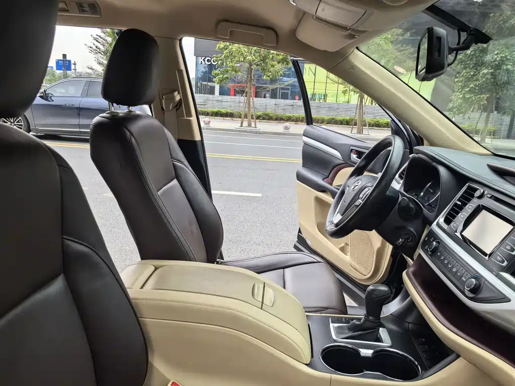 TOYOTA HIGHLANDER 2015