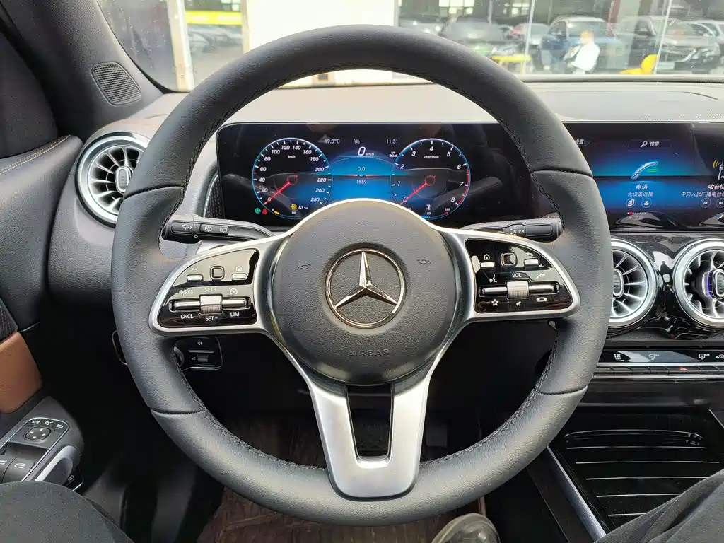 MERCEDES BENZ GLB 2023