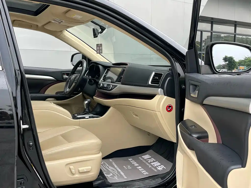TOYOTA HIGHLANDER 2017