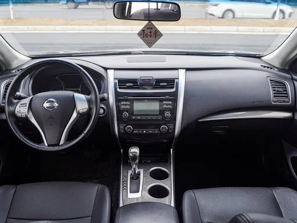 NISSAN TEANA 2015