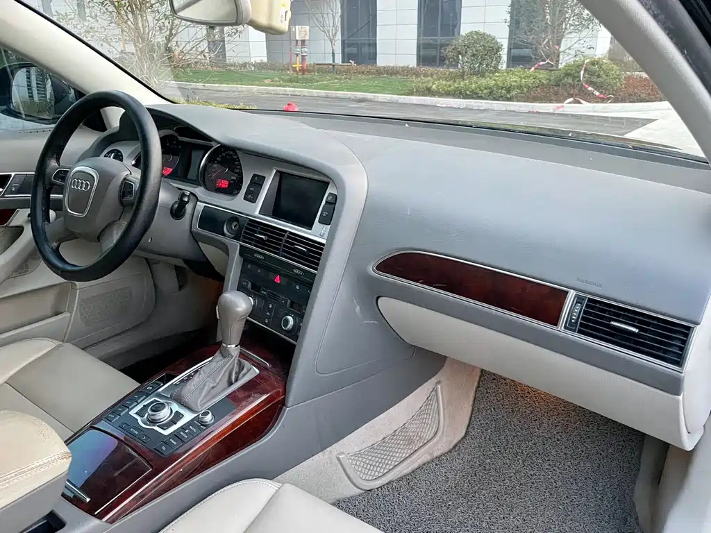 AUDI A6L 2010