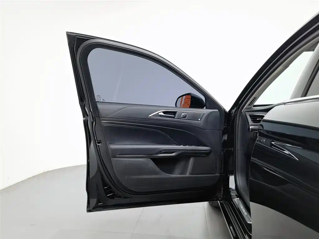 FORD TAURUS 2020
