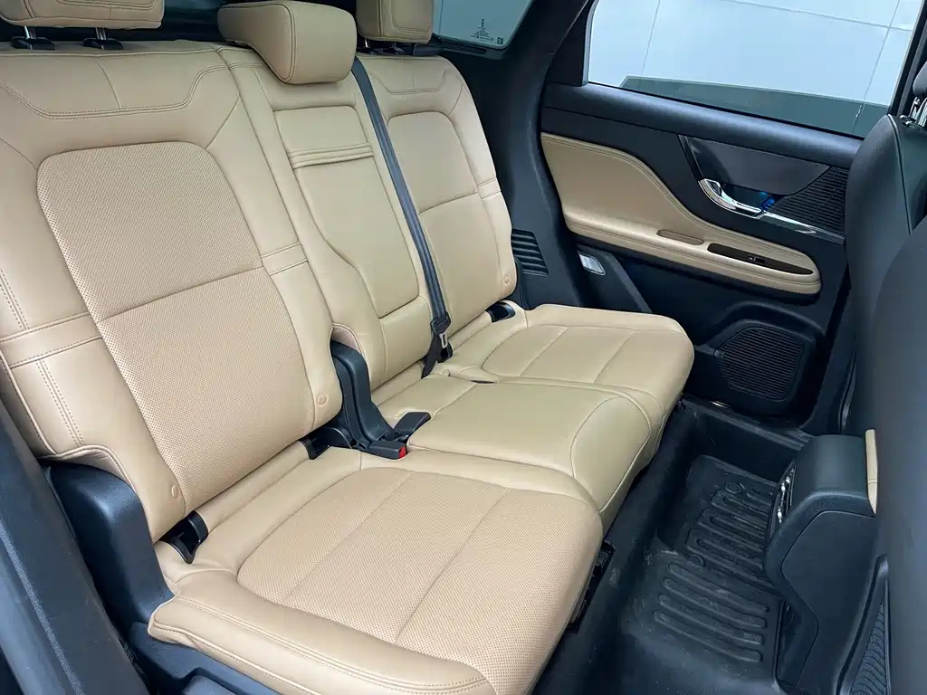 LINCOLN ADVENTURER 2021
