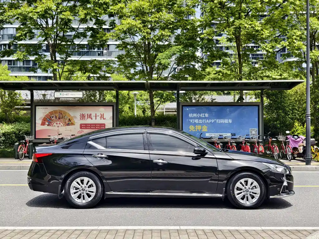 NISSAN TEANA 2021