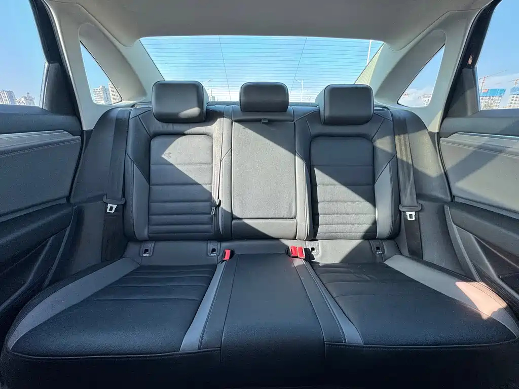 VOLKSWAGEN SAGITAR 2020