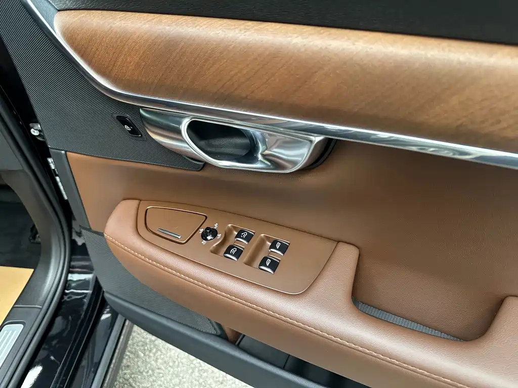 VOLVO S90 2022