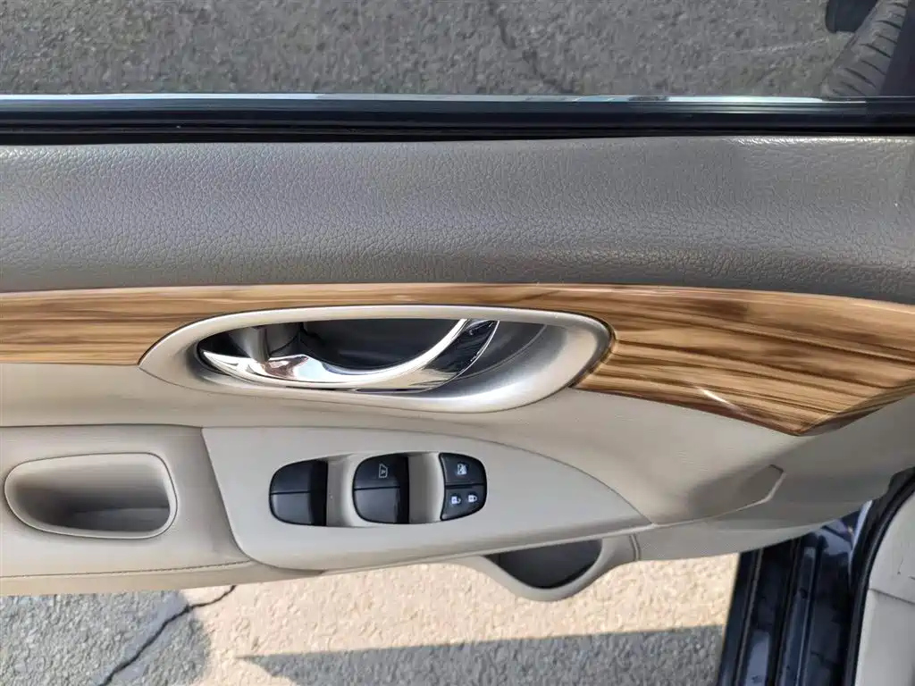 NISSAN SYLPHY 2015