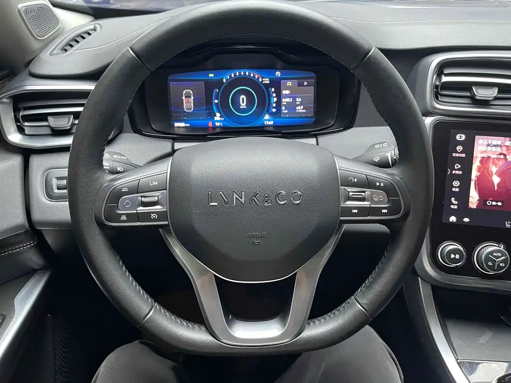 LYNK&CO 01 2020