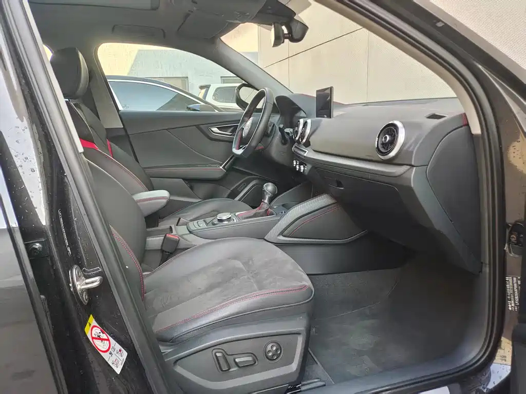AUDI Q2L 2024