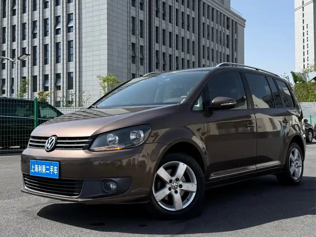 VOLKSWAGEN TOURAN 2014