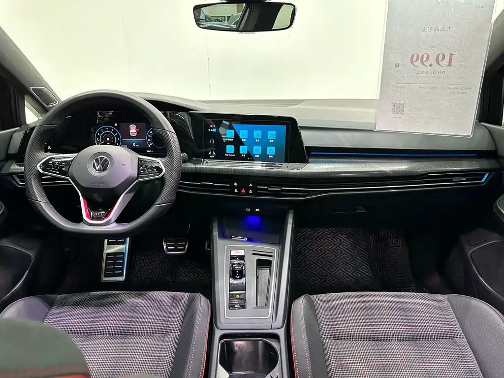 VOLKSWAGEN GOLF 2023