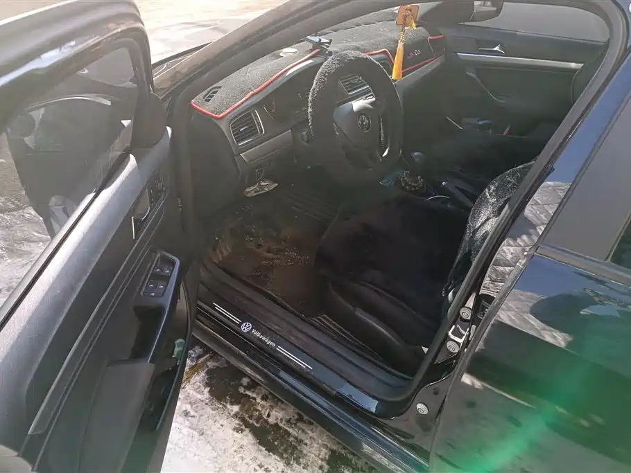 VOLKSWAGEN LAVIDA 2016