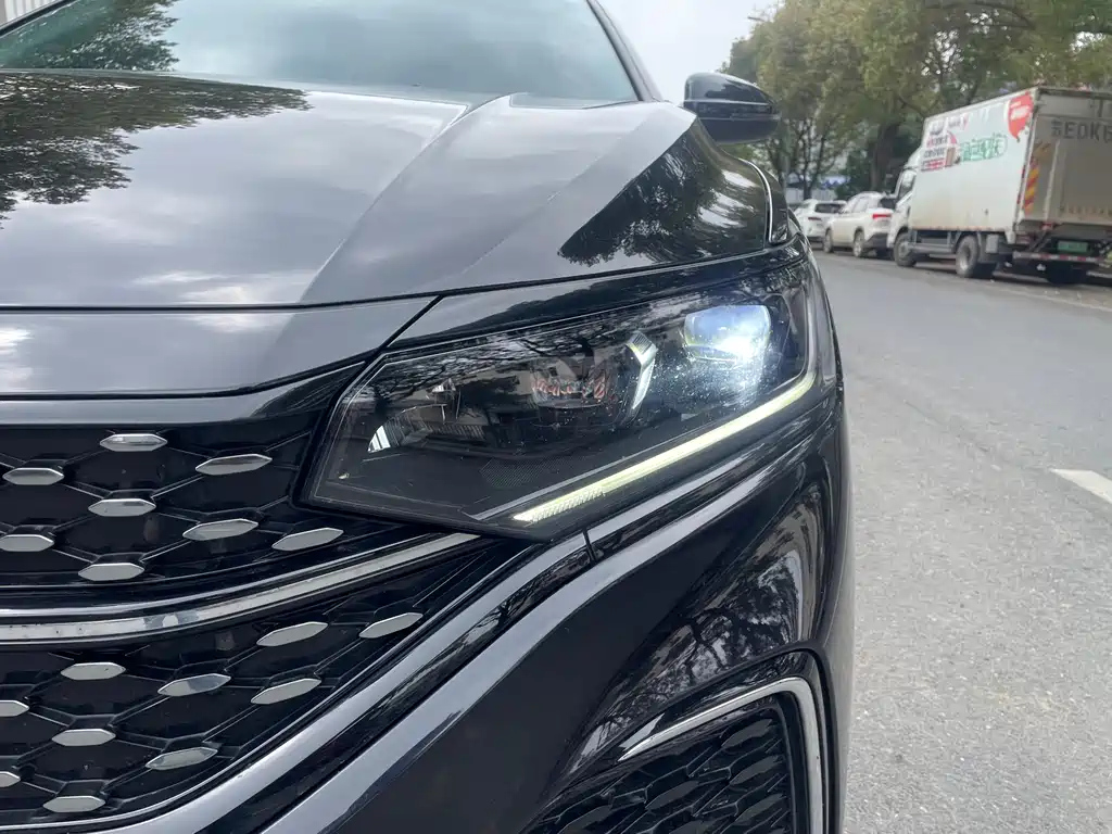 VOLKSWAGEN PASSAT 2022