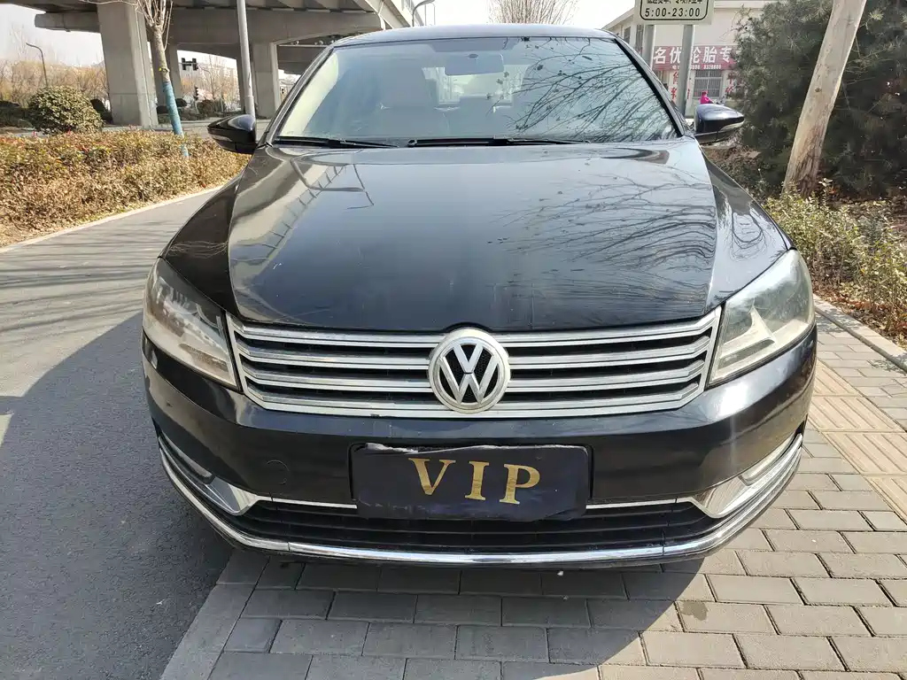 VOLKSWAGEN MAGOTAN 2012