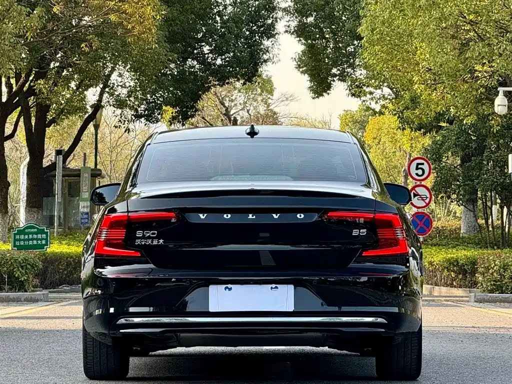 VOLVO S90 2021
