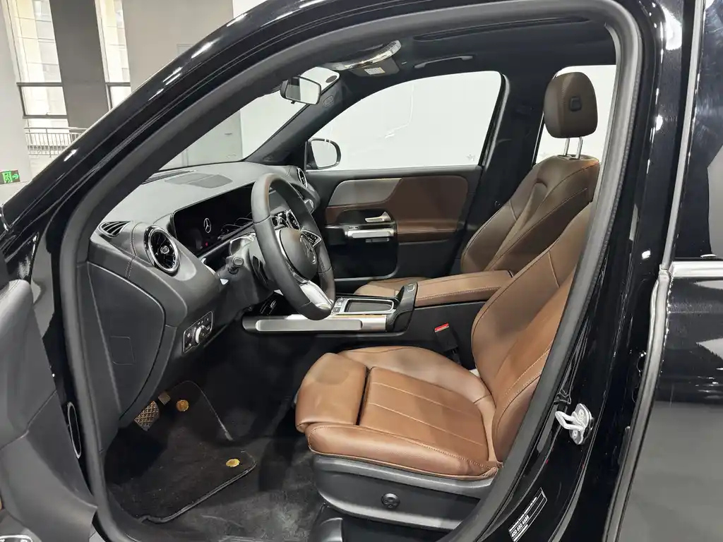MERCEDES BENZ GLB 2024