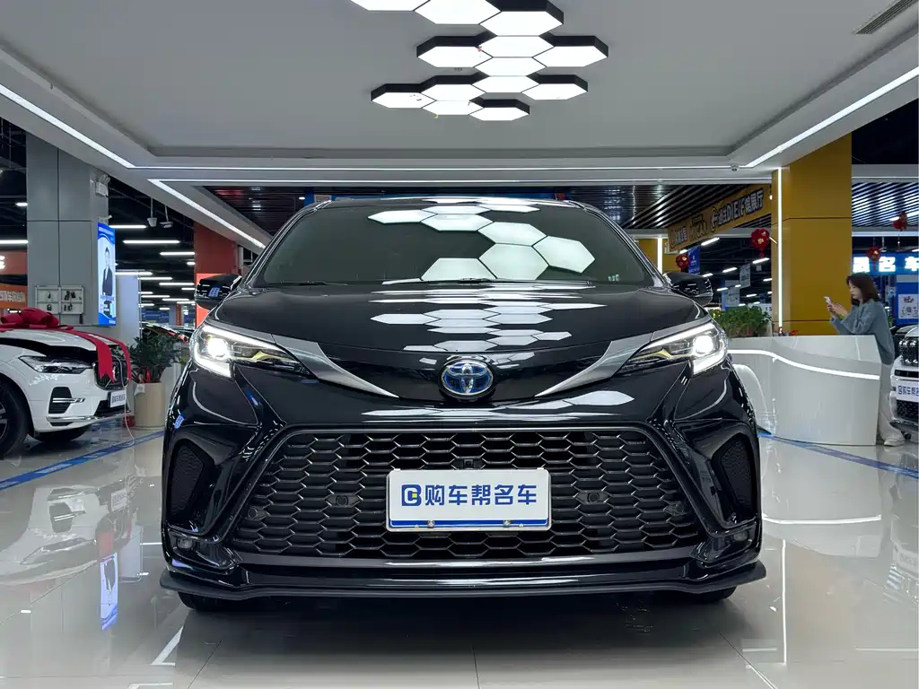 TOYOTA GRANVIA 2023
