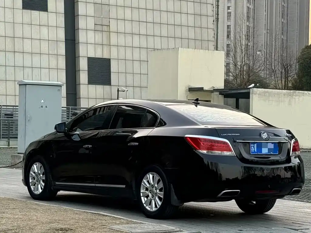 BUICK LACROSSE 2011